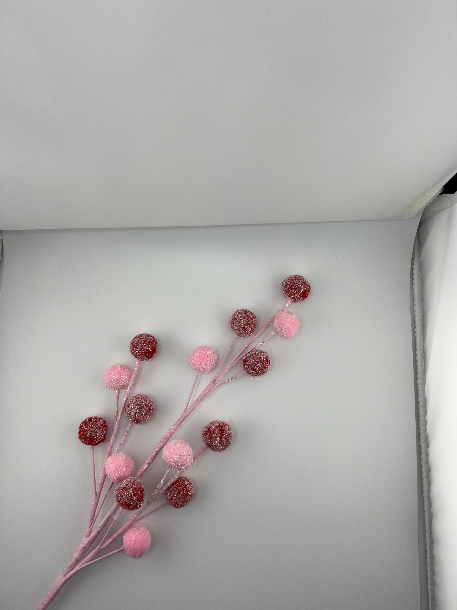 21" POMPOM SPRAY W/SNOWGLITTER RED/PINK - Sassy Inspiration