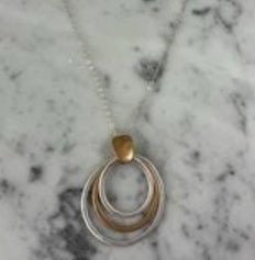 Modern Muse 3-Ring Matte Pendant Necklace - Sassy Inspiration