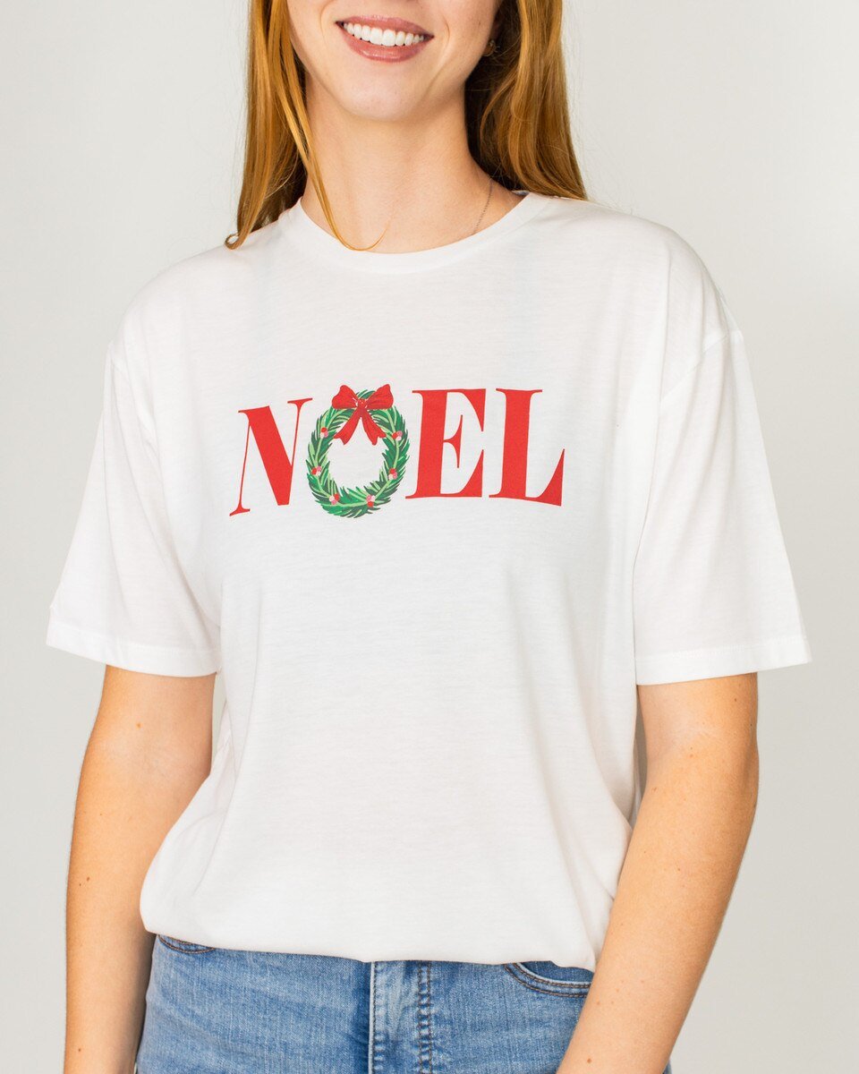 Noel Clara Wreath Crew Neck T-Shirt - Sassy Inspiration