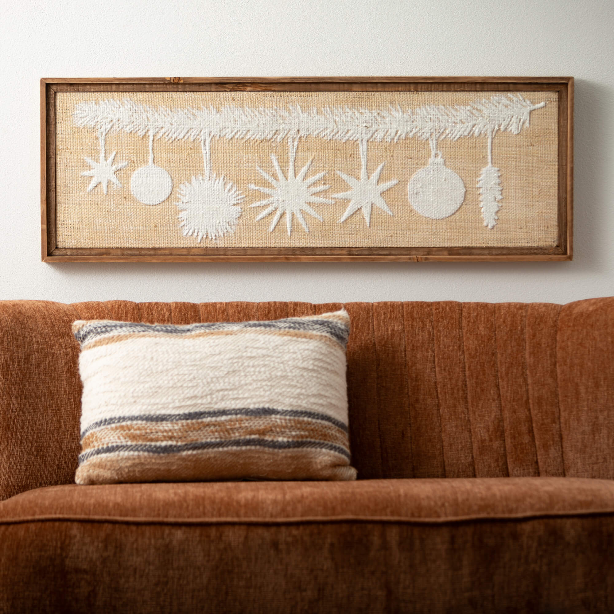 SUBTLE CHRISTMAS WALL DECOR - Sassy Inspiration