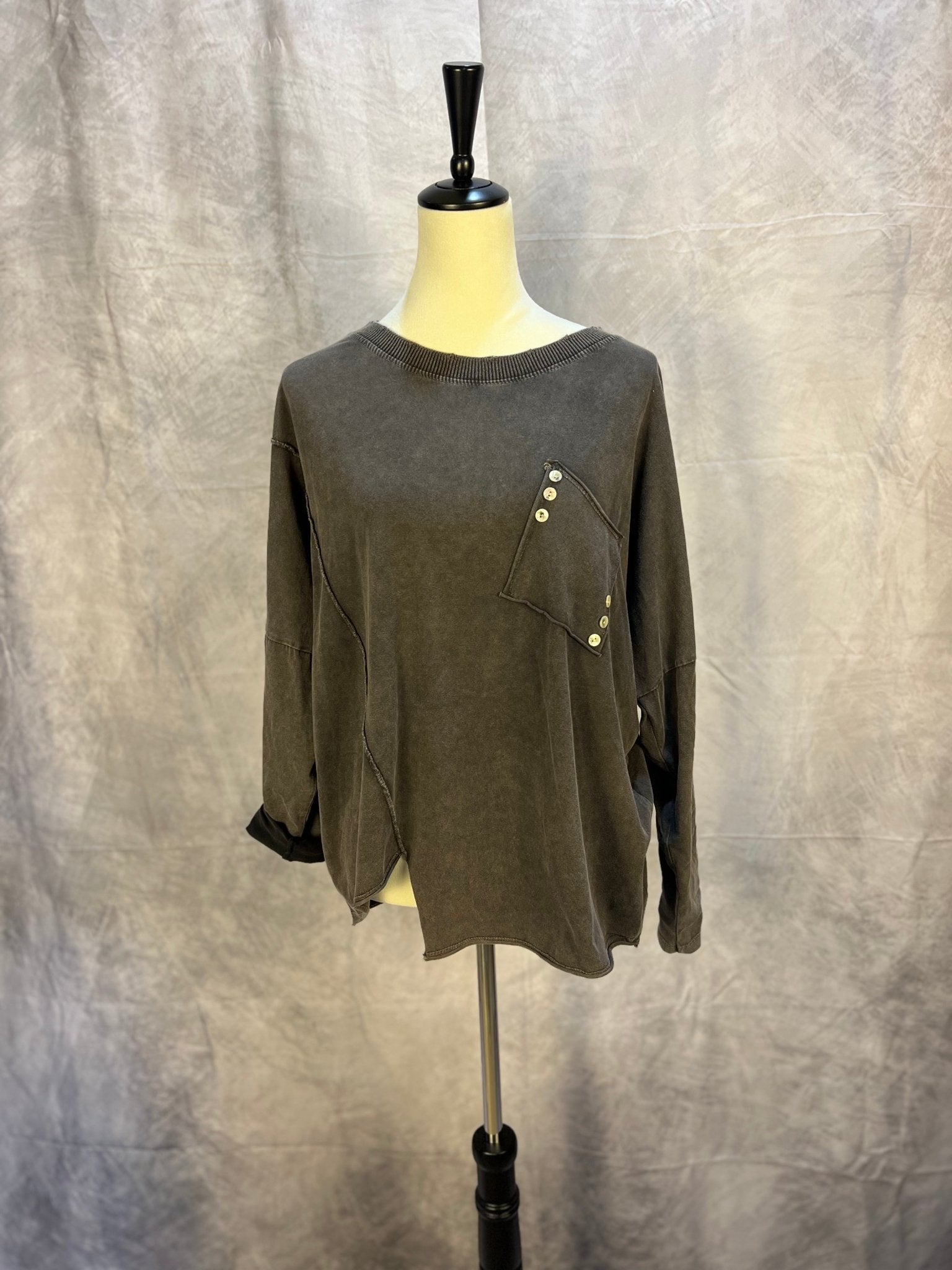 Top with button details - Washed out Black - Sassy Inspiration