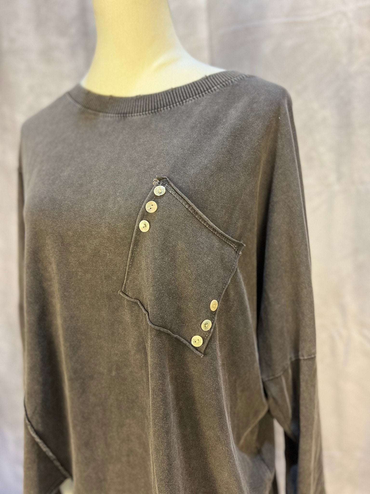 Top with button details - Washed out Black - Sassy Inspiration