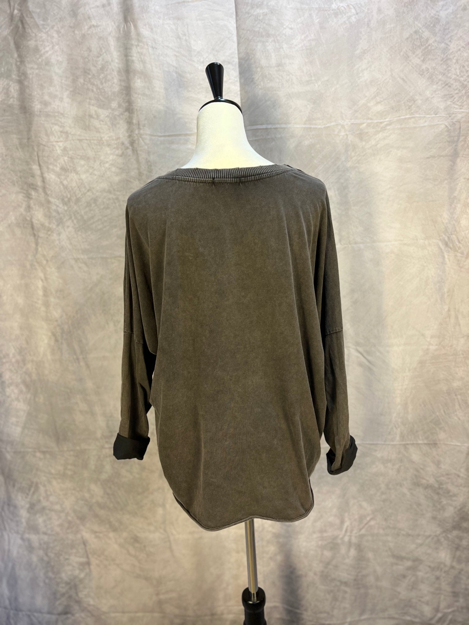 Top with button details - Washed out Black - Sassy Inspiration