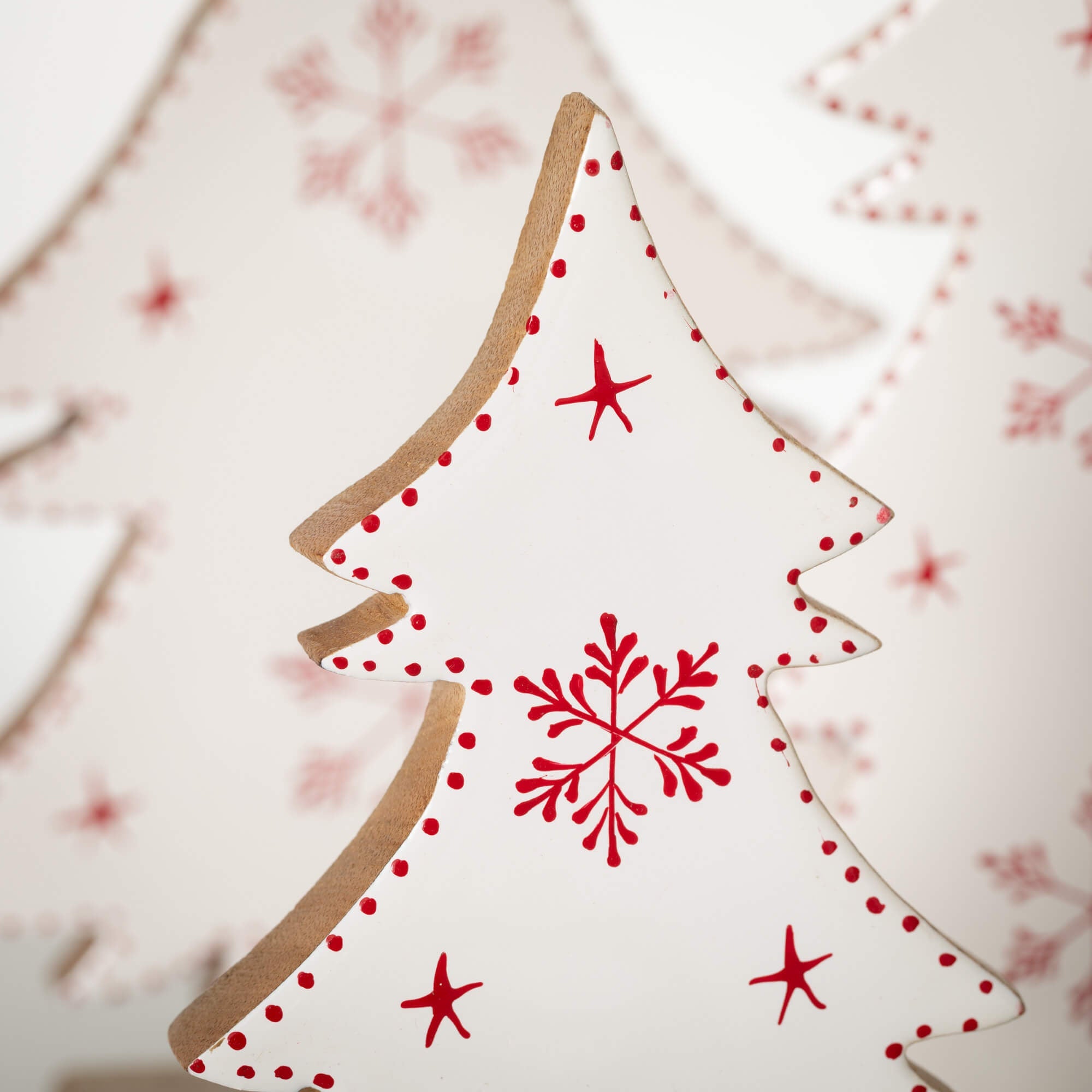 WHITE WOOD SNOWFLAKE TREE SET - Sassy Inspiration
